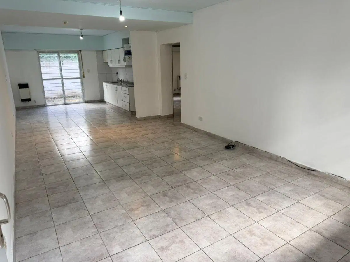 Alquiler departamento 3 ambientes Luis Guillon con cochera 2