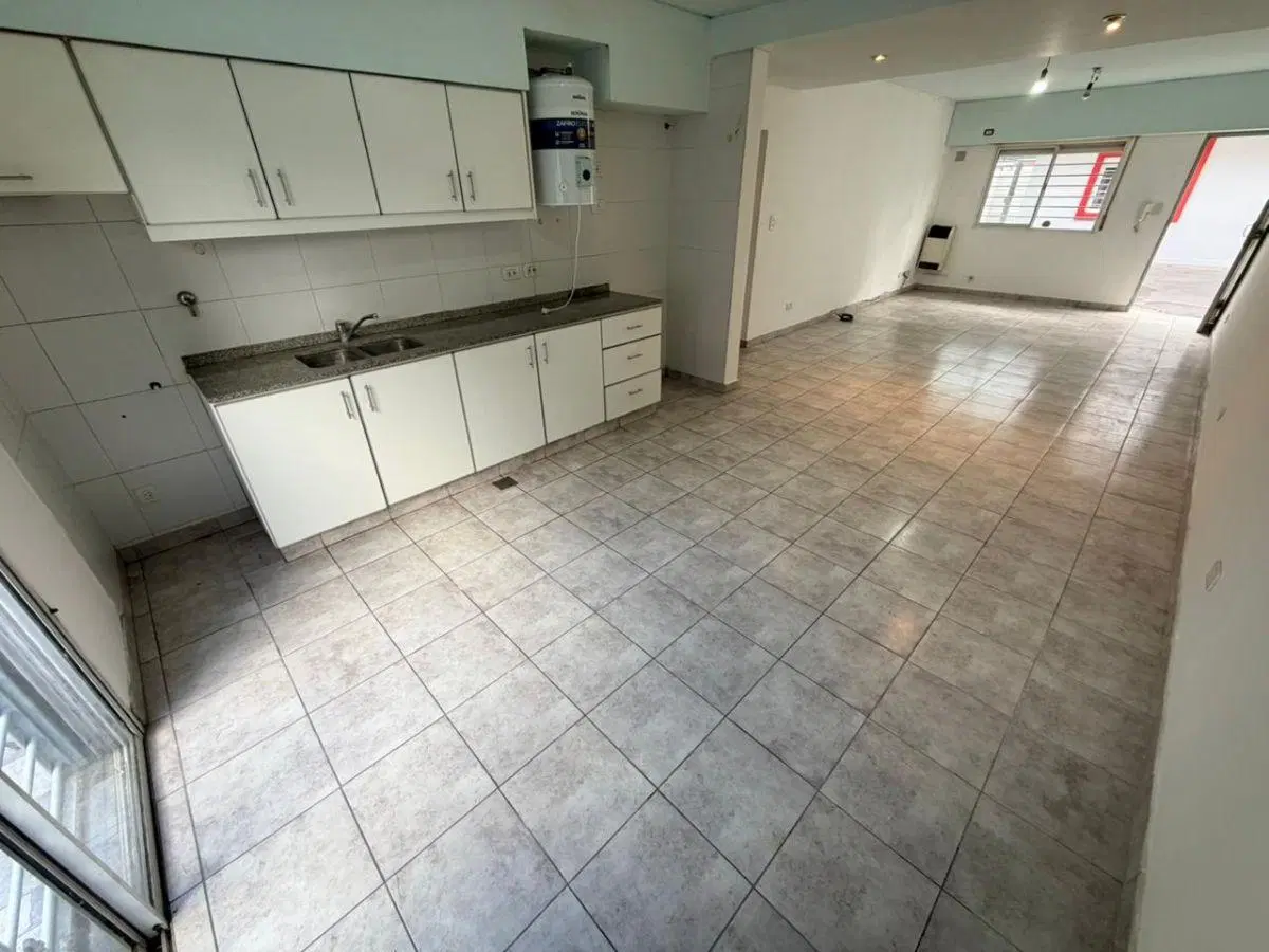 Alquiler departamento 3 ambientes Luis Guillon con cochera 4