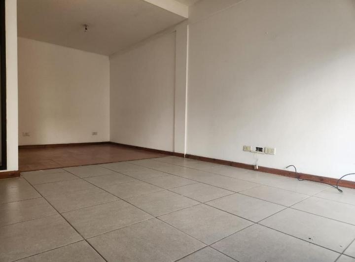 ¡Monoambiente con balcón, zona Bosque! 1
