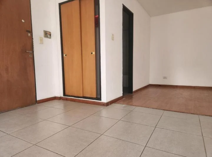 ¡Monoambiente con balcón, zona Bosque! 2