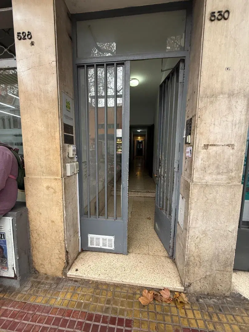 ¡¡¡OPORTUNIDAD Reestrenar 56 e ( 5 y 6) 1er piso x escaleras 5