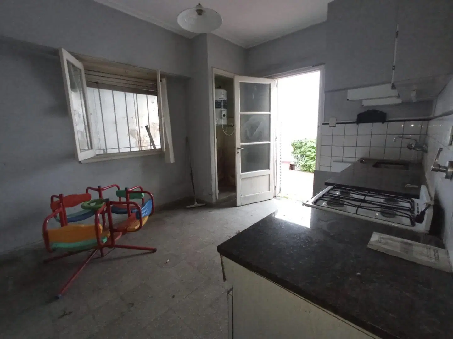 Alquiler casa 18 (50 y 51) solo cpmercial/instituciones 2