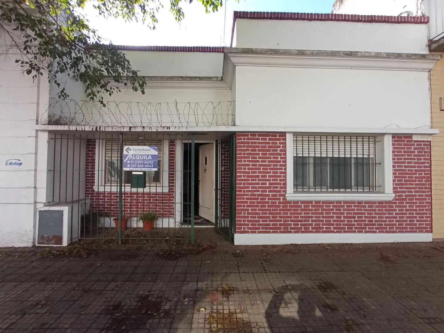 Alquiler casa 18 (50 y 51) solo cpmercial/instituciones 4