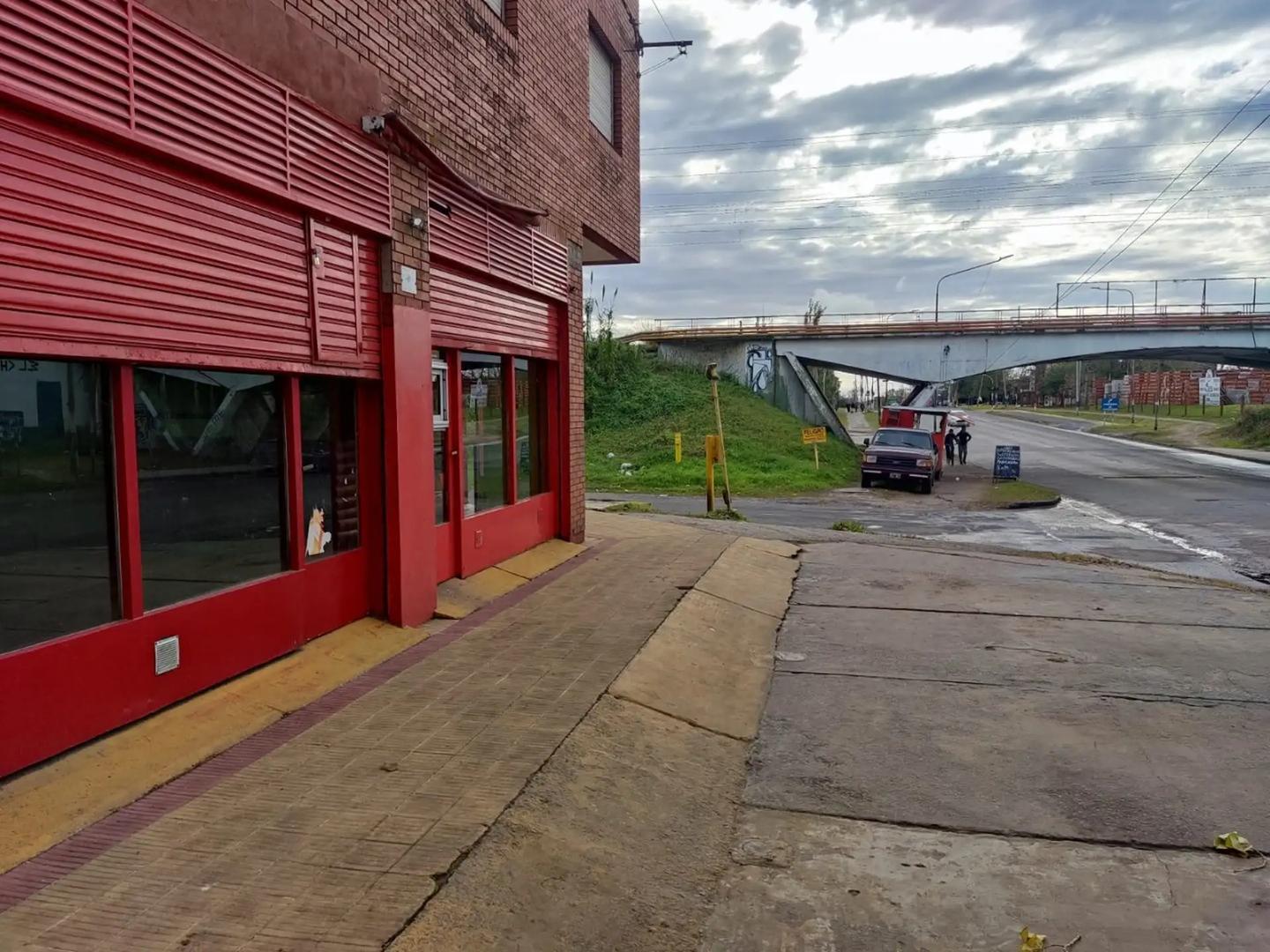 Foto de ¡Local comercial sobre esquina 520 y 1!, imagen 2