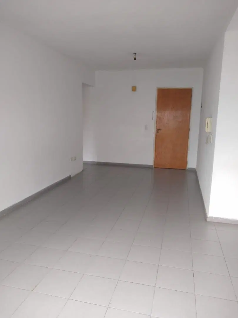 ¡Departamento 1 dormitorio con balcón al frente! 1