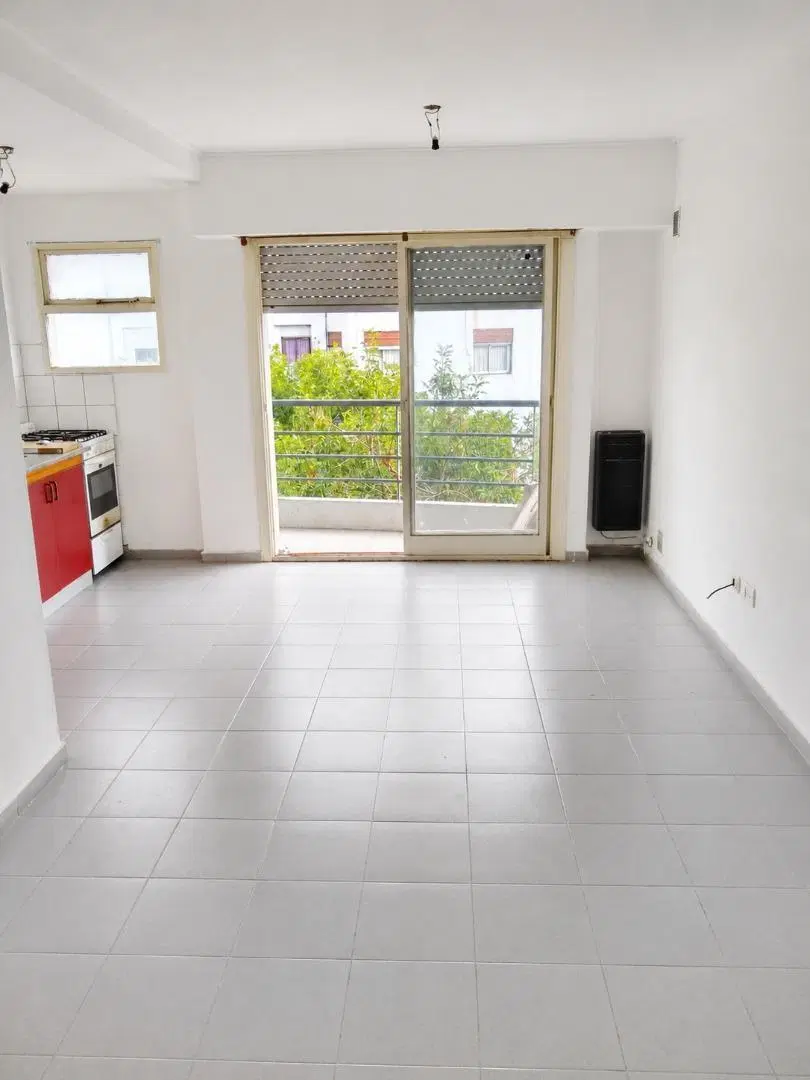 ¡Departamento 1 dormitorio con balcón al frente! 2