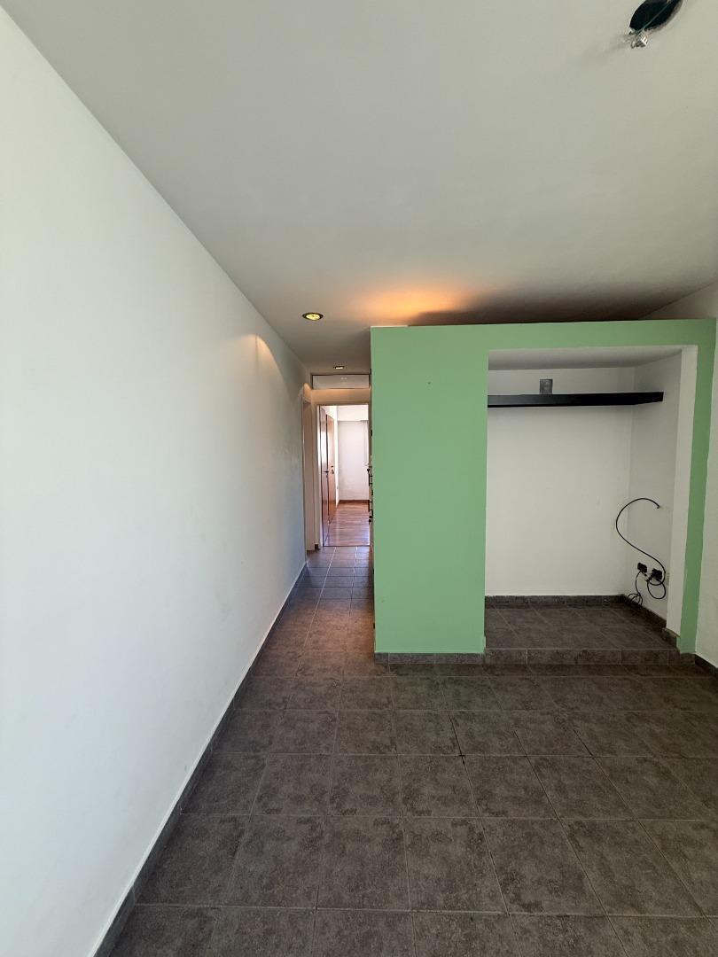 Foto de Semipiso al frente con cochera semicubierta! 2do x escaleras, imagen 1