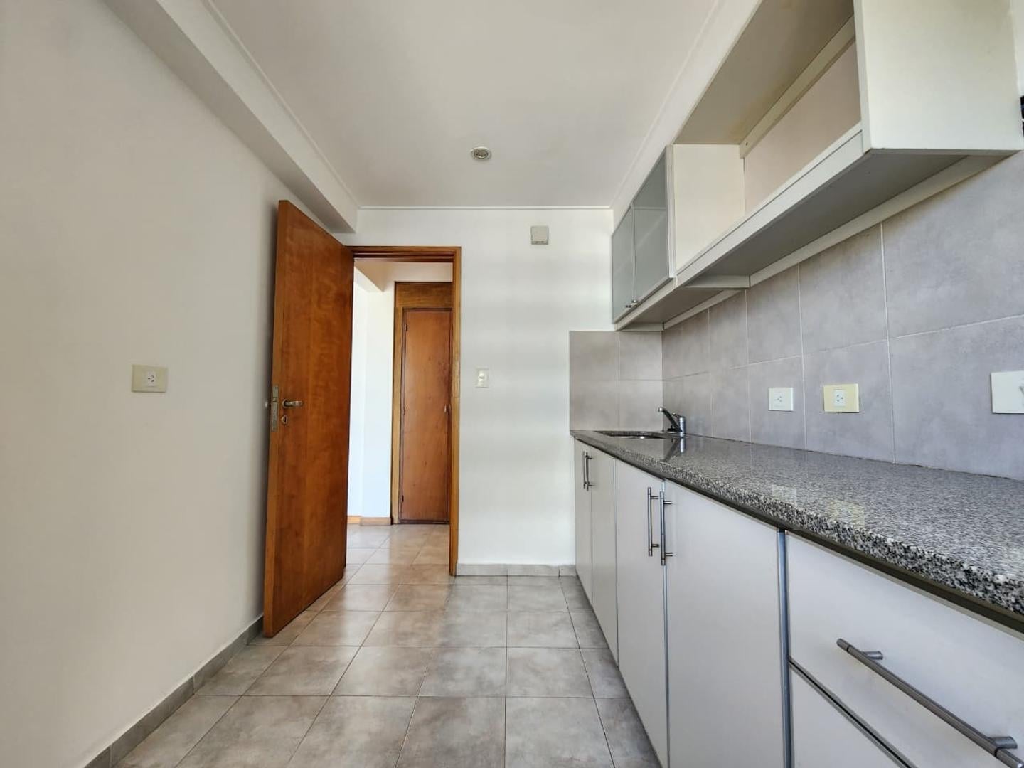 Foto de ¡Departamento en 5° piso con balcón!, imagen 2