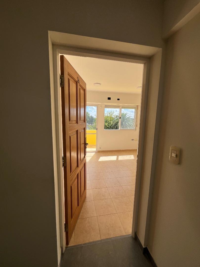 Foto de OPORTUNIDAD !!! semipiso contrafrente, con cochera, imagen 4