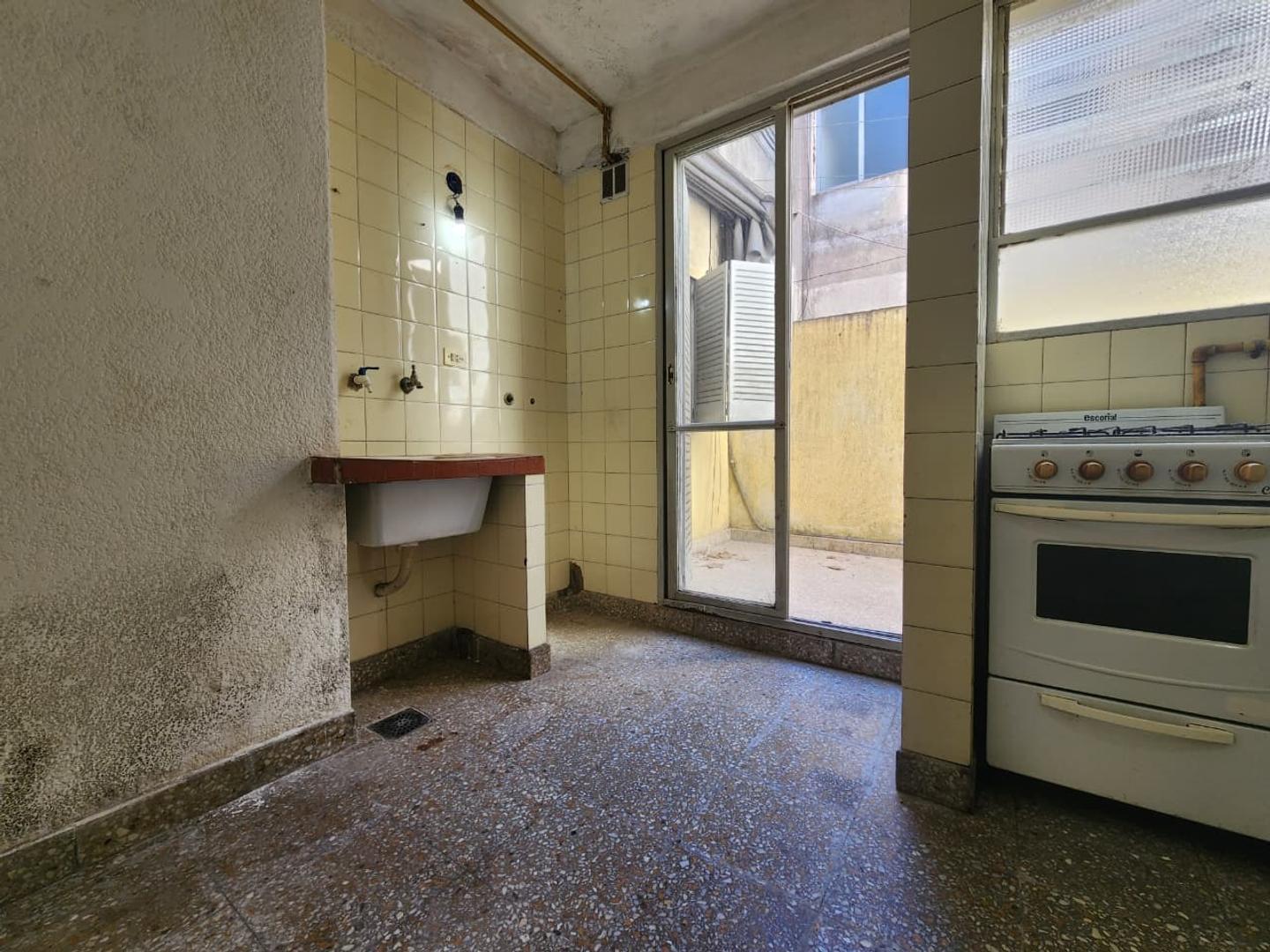 Foto de ¡2 dormitorios, cochera y patio, a refaccionar!, imagen 1