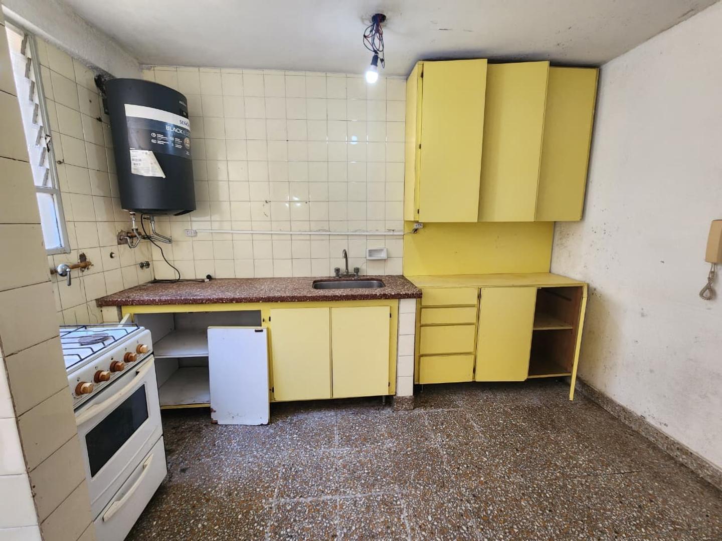 Foto de ¡2 dormitorios, cochera y patio, a refaccionar!, imagen 5