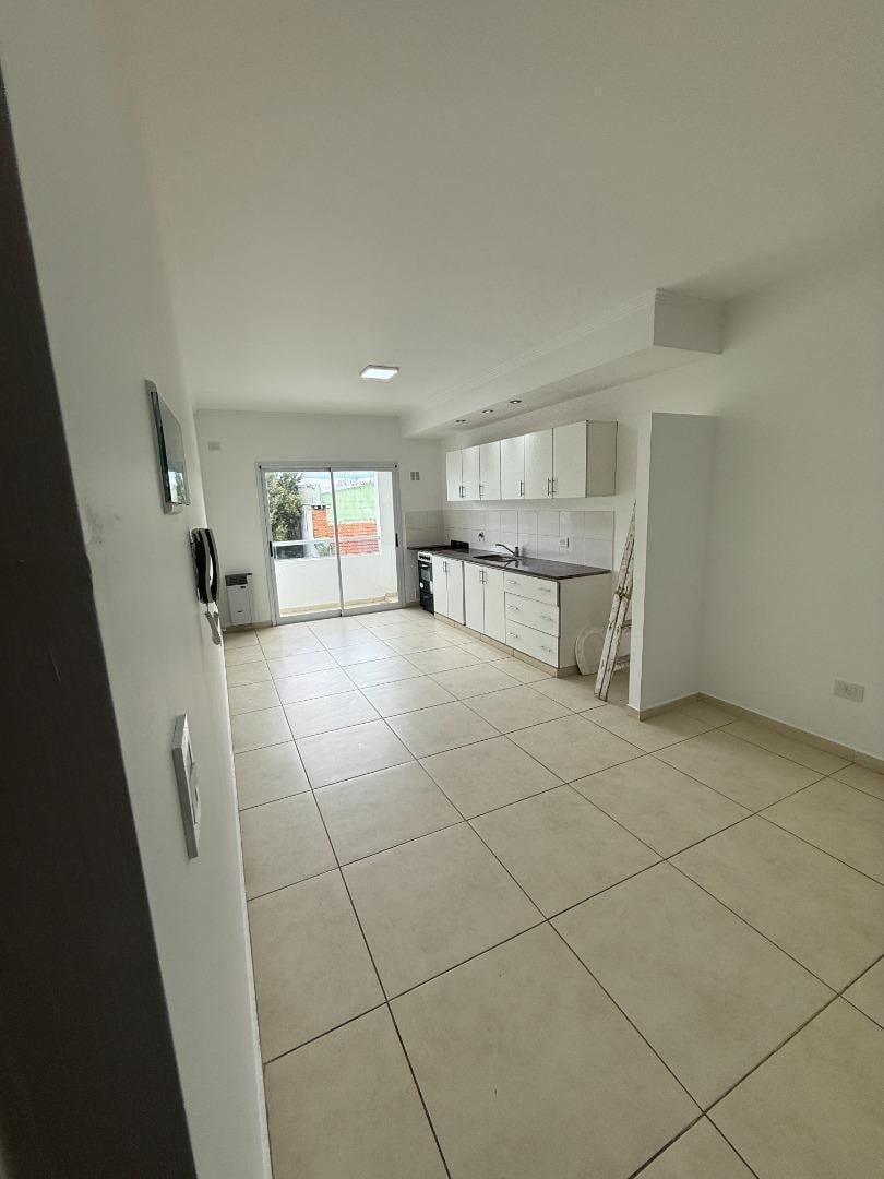 Foto de Semipiso pasante en 134 e/(32 y 33) 2 dormitorios. A Banco, imagen 3