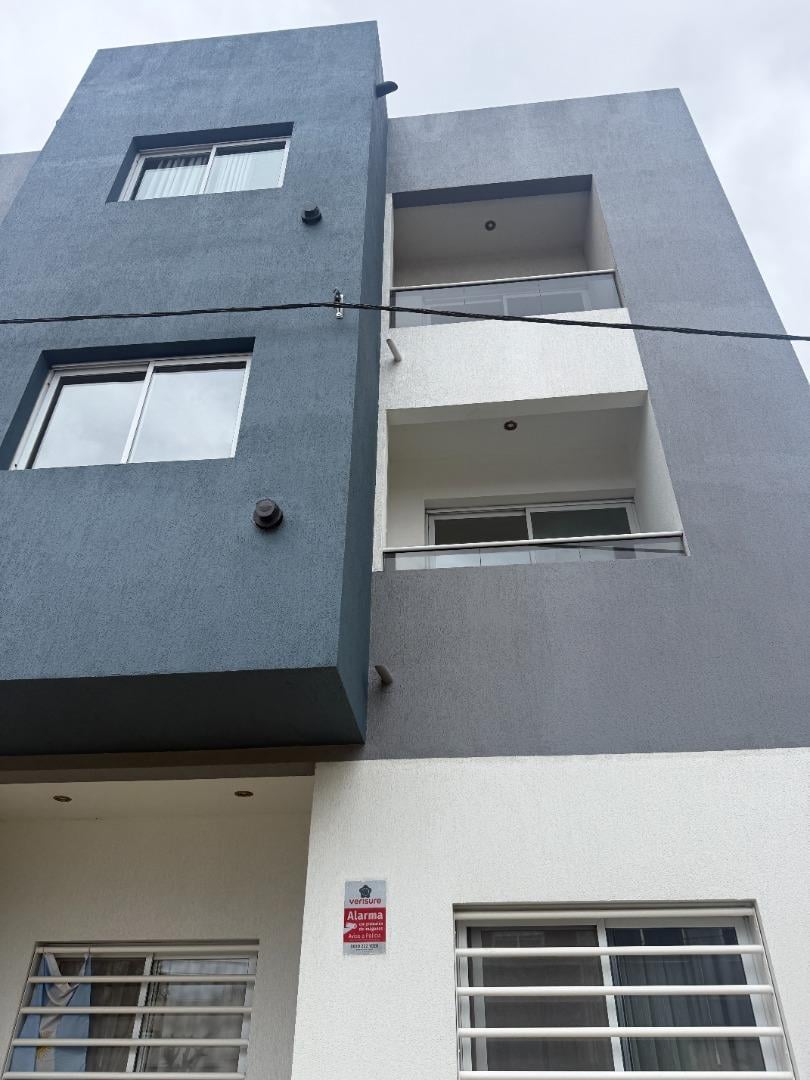 Foto de Semipiso pasante en 134 e/(32 y 33) 2 dormitorios. A Banco, imagen 1