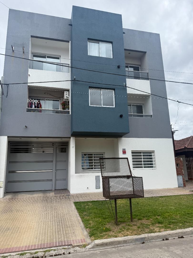 Foto de Semipiso pasante en 134 e/(32 y 33) 2 dormitorios. A Banco, imagen 2