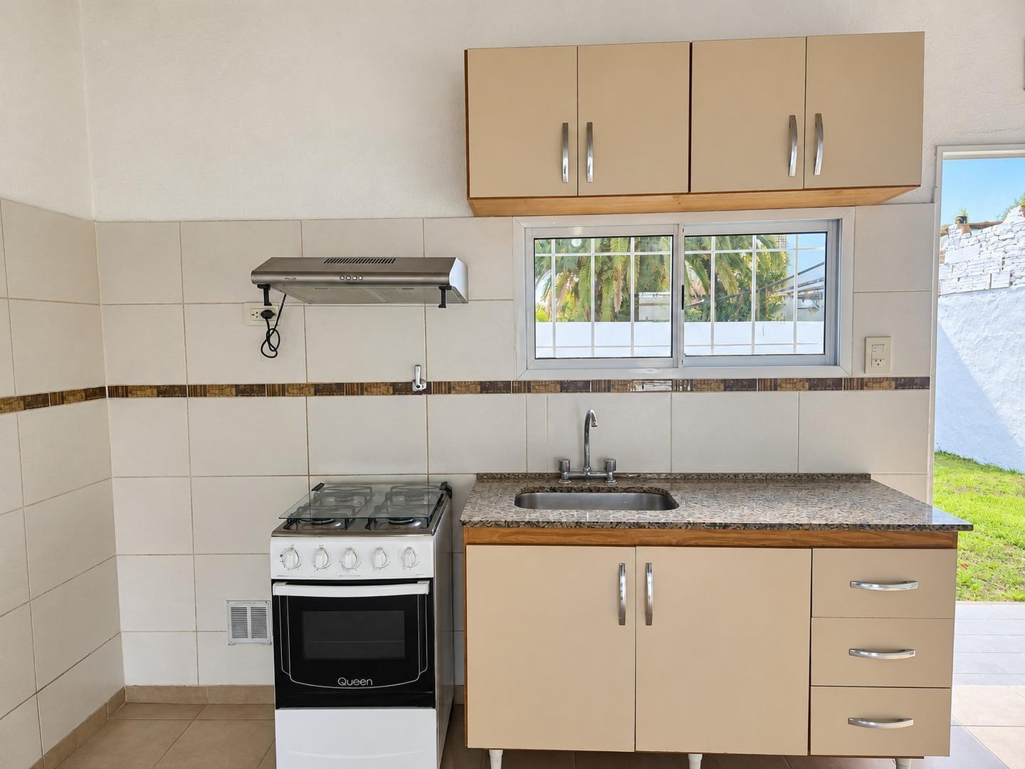 Foto de ¡Casa al frente, 2 dormis, jardín y fondo verde!, imagen 5