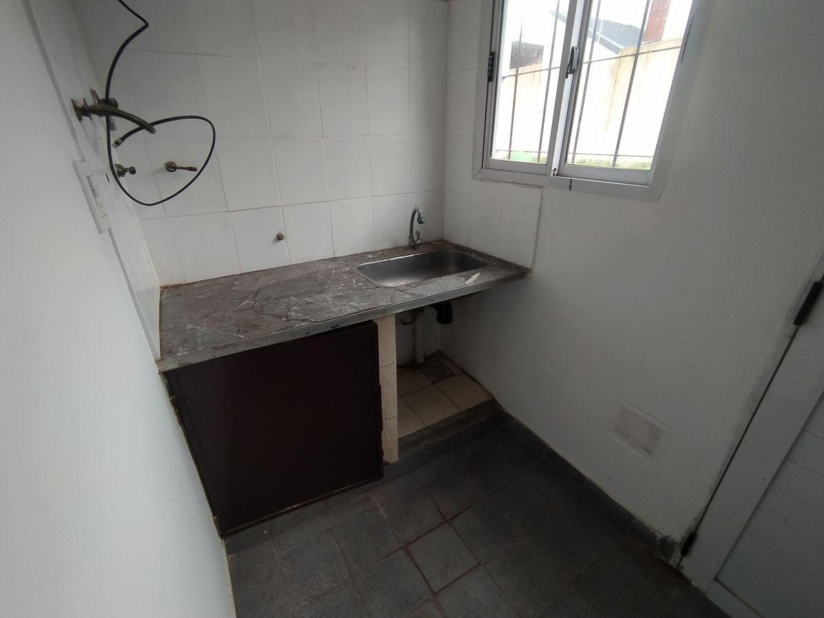 Foto de (74 Y 9) ALQUILER LOCAL COMERCIAL ESQ. 20 MTRS CUB S/LOTE DE 20X30, imagen 3