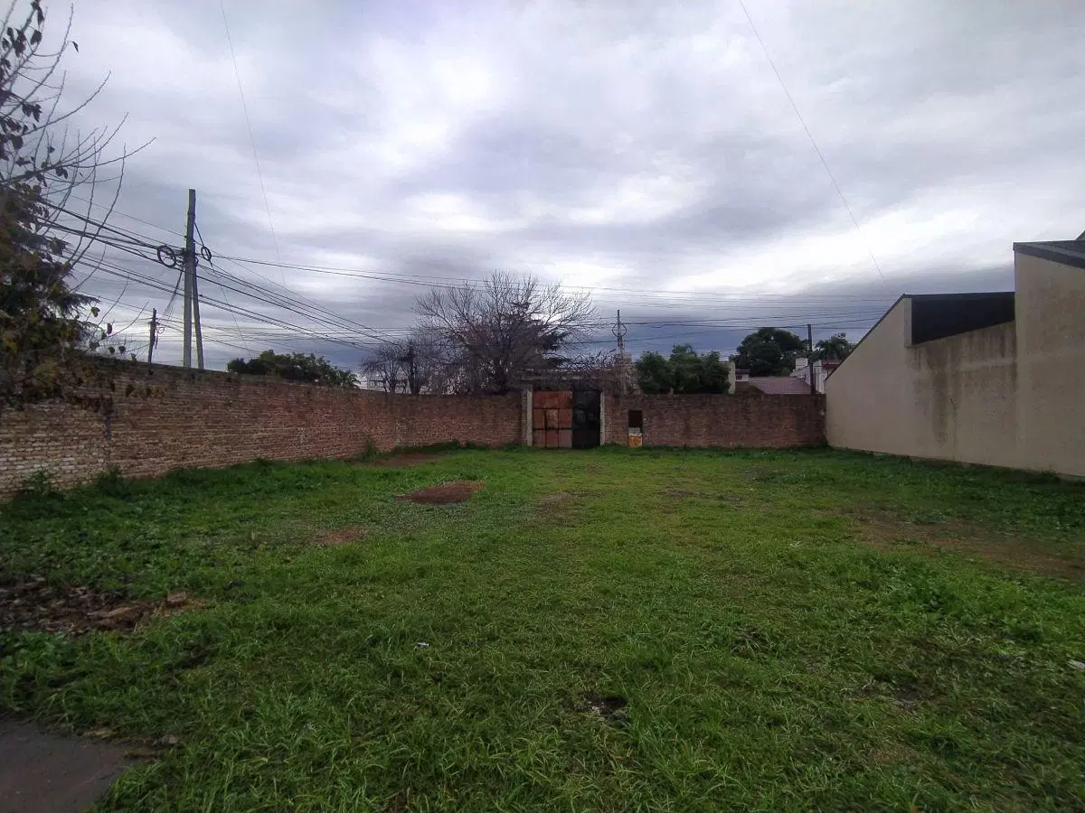 (74 Y 9) Local comercial de 20 m² s/lote (20x30) en alquiler en Villa Elvira 5