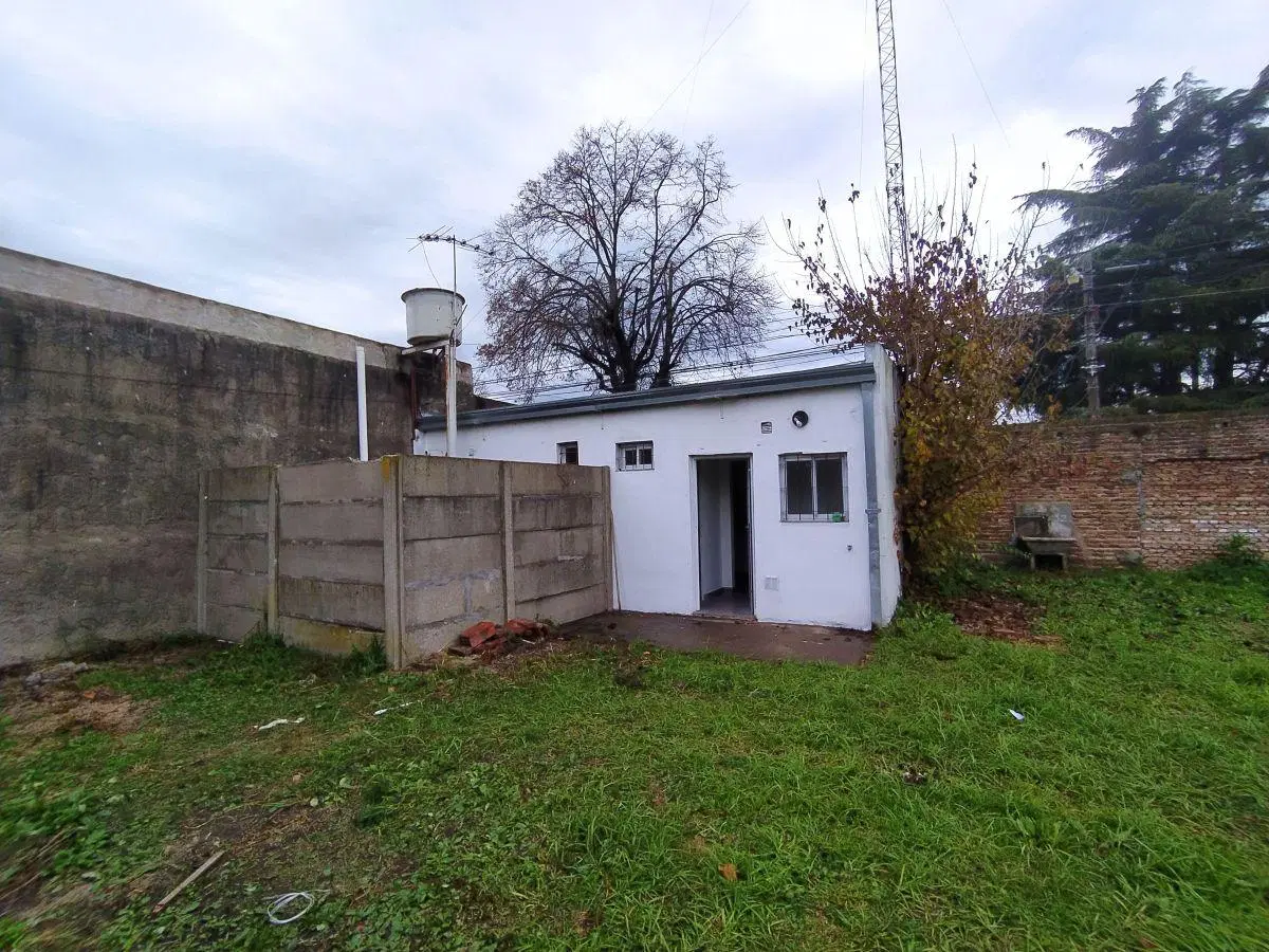 (74 Y 9) Local comercial de 20 m² s/lote (20x30) en alquiler en Villa Elvira 3