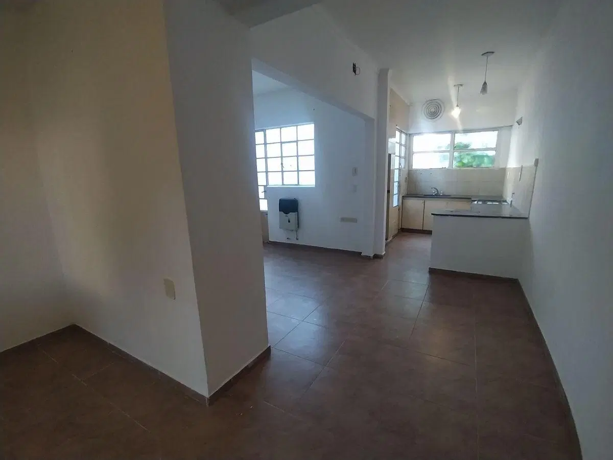(115 Y 38) ALQULER DEPARTAMENTO PB FTE T/CASA (2) DORMITORIOS Y PATIO 2