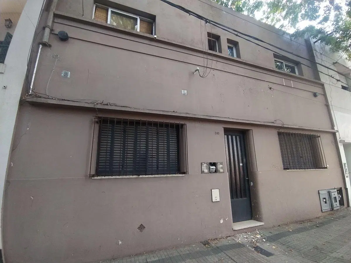 (115 Y 38) ALQULER DEPARTAMENTO PB FTE T/CASA (2) DORMITORIOS Y PATIO 4