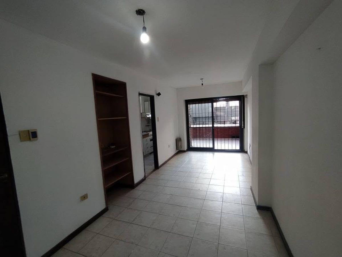 Foto de (47 Y 10) Departamento FTE ( 1) DORMITORIO Y BALCON/TERRAZA en alquiler, imagen 2