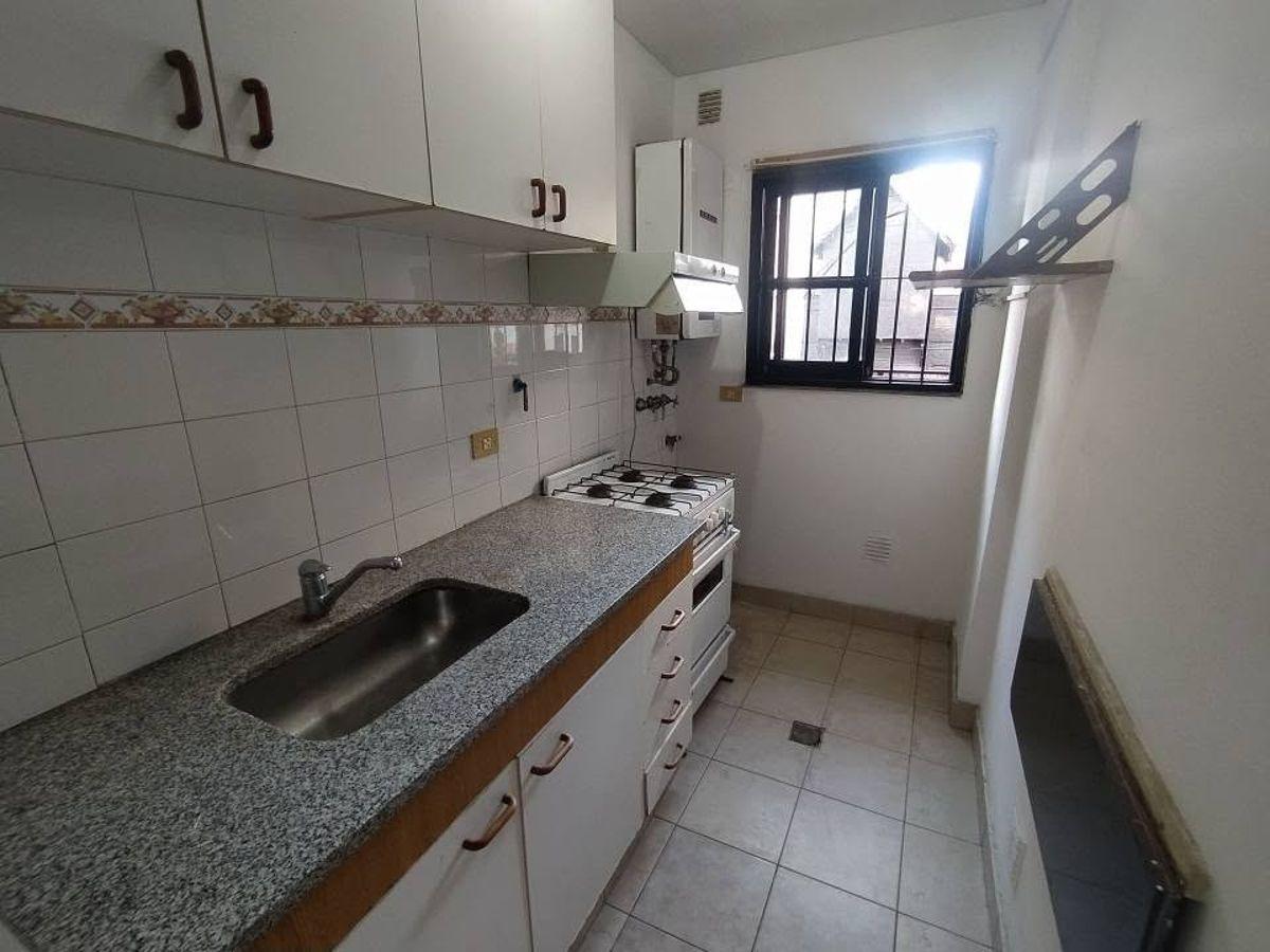 Foto de (47 Y 10) Departamento FTE ( 1) DORMITORIO Y BALCON/TERRAZA en alquiler, imagen 5