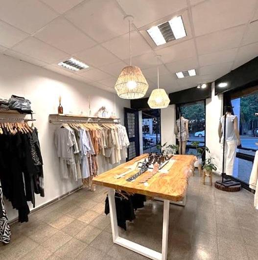 Oportunidad excelente local Martinoli al 8500. Frente a Pizzería Popular. zona L 1