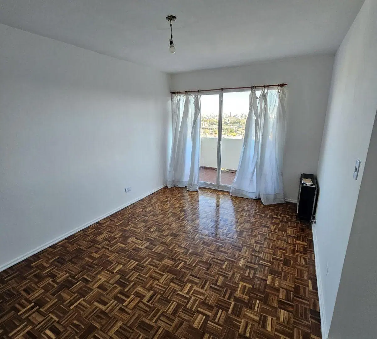 Departamento 2 ambientes con balcón y vista abierta – Flores 1