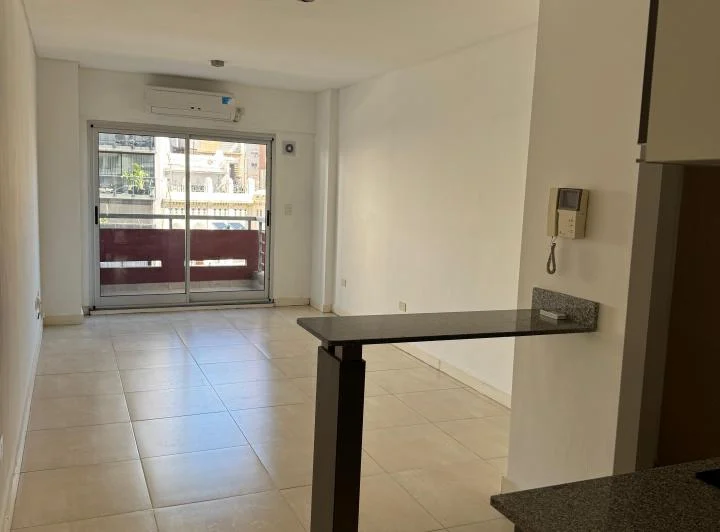 Alquiler monoambiente 3er piso al frente 2