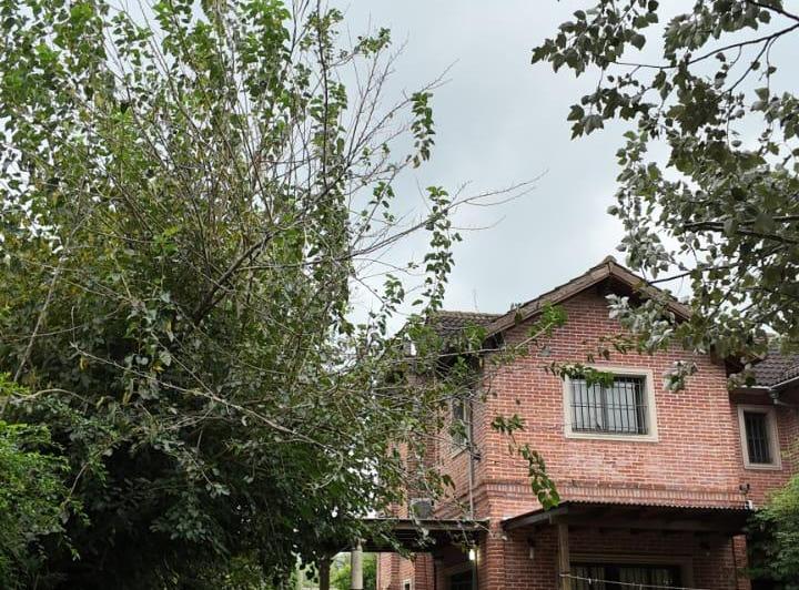 Casa Familiar Con Amplio Parque y Pileta en Bella Vista 2