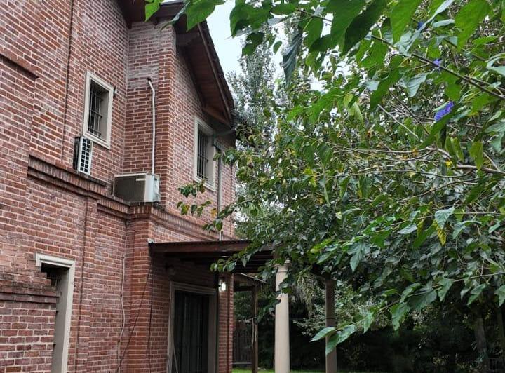 Casa Familiar Con Amplio Parque y Pileta en Bella Vista 4