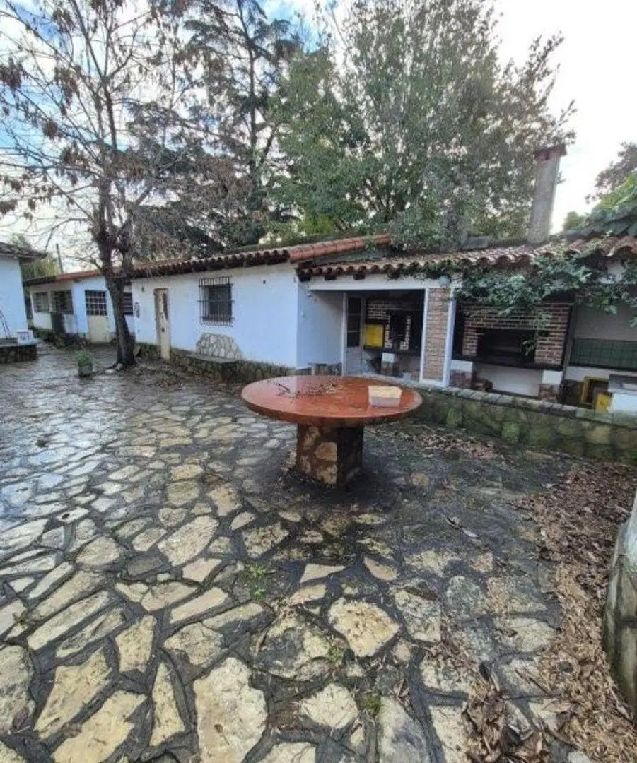 CHALET MUY AMPLIO IDEAL DESTINO COMERCIAL 3