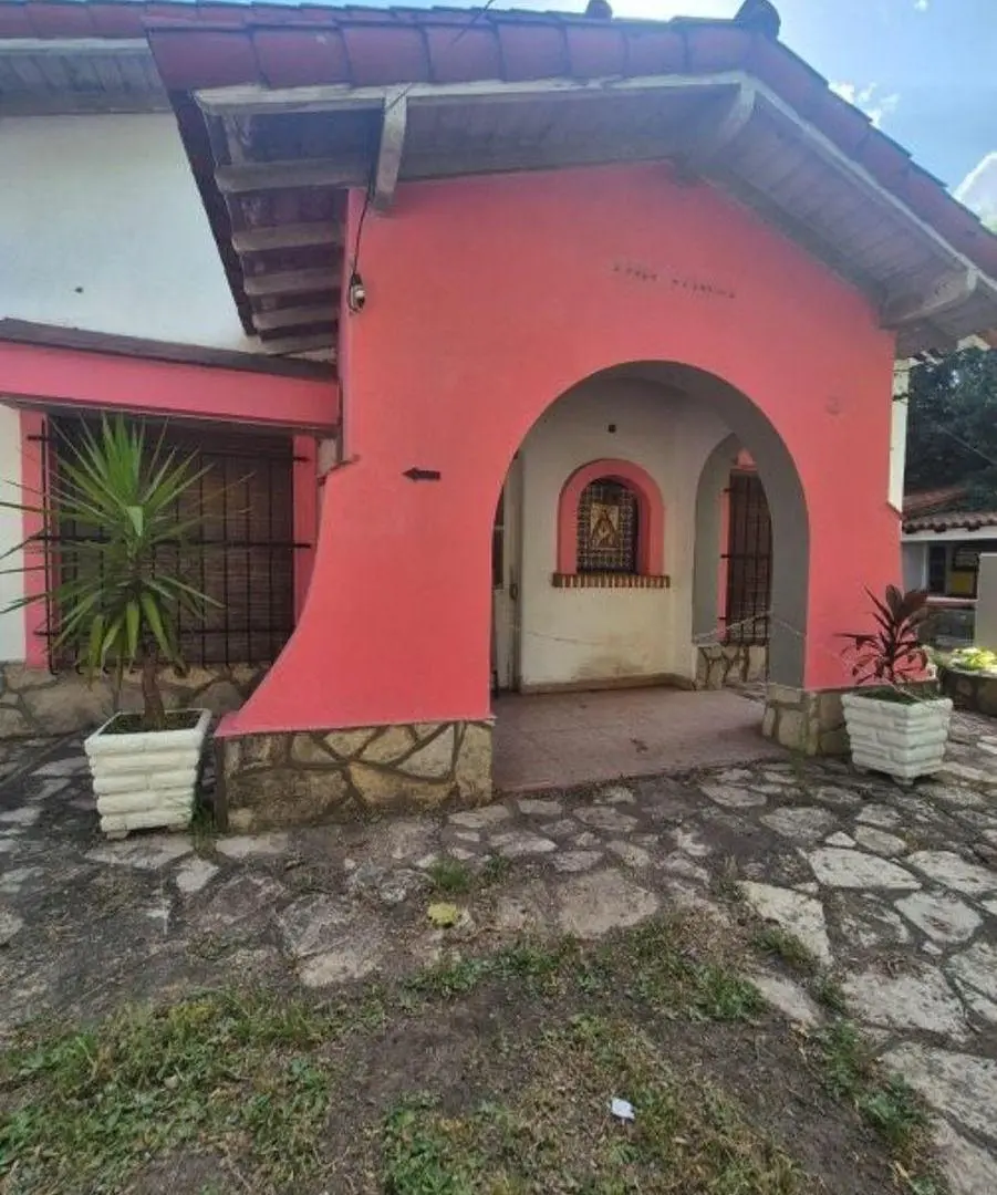 CHALET MUY AMPLIO IDEAL DESTINO COMERCIAL 1