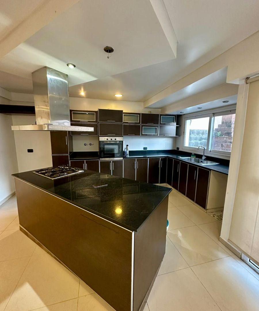 Foto de ALQUILER – Triplex de categoría en Villa Bosch | doble suite, jacuzzi y, imagen 3
