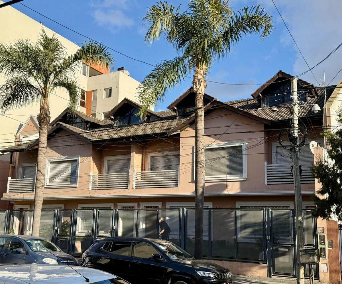 Foto de ALQUILER – Triplex de categoría en Villa Bosch | doble suite, jacuzzi y, imagen 1