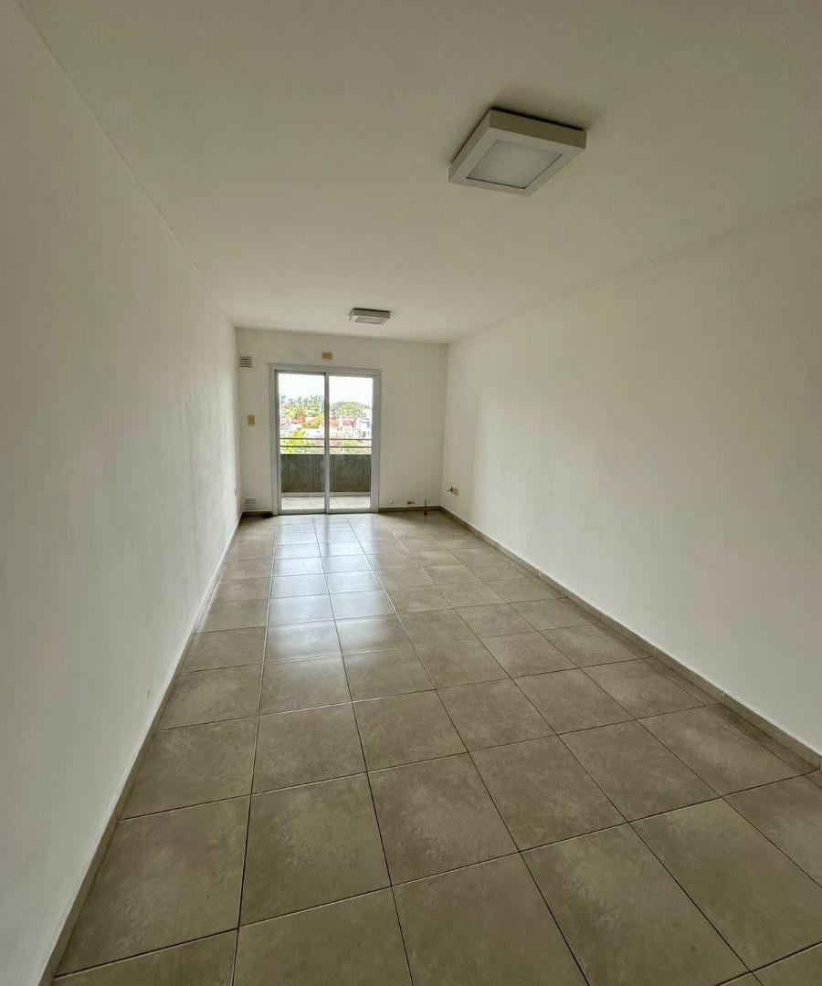 Foto de 2 ambientes al frente con balcón y cochera · Último piso sobre, imagen 4