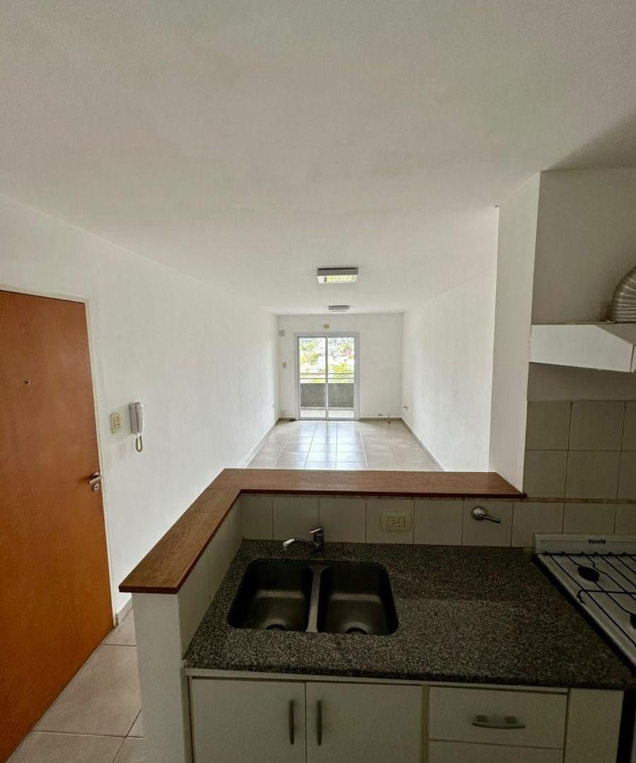 Foto de 2 ambientes al frente con balcón y cochera · Último piso sobre, imagen 3