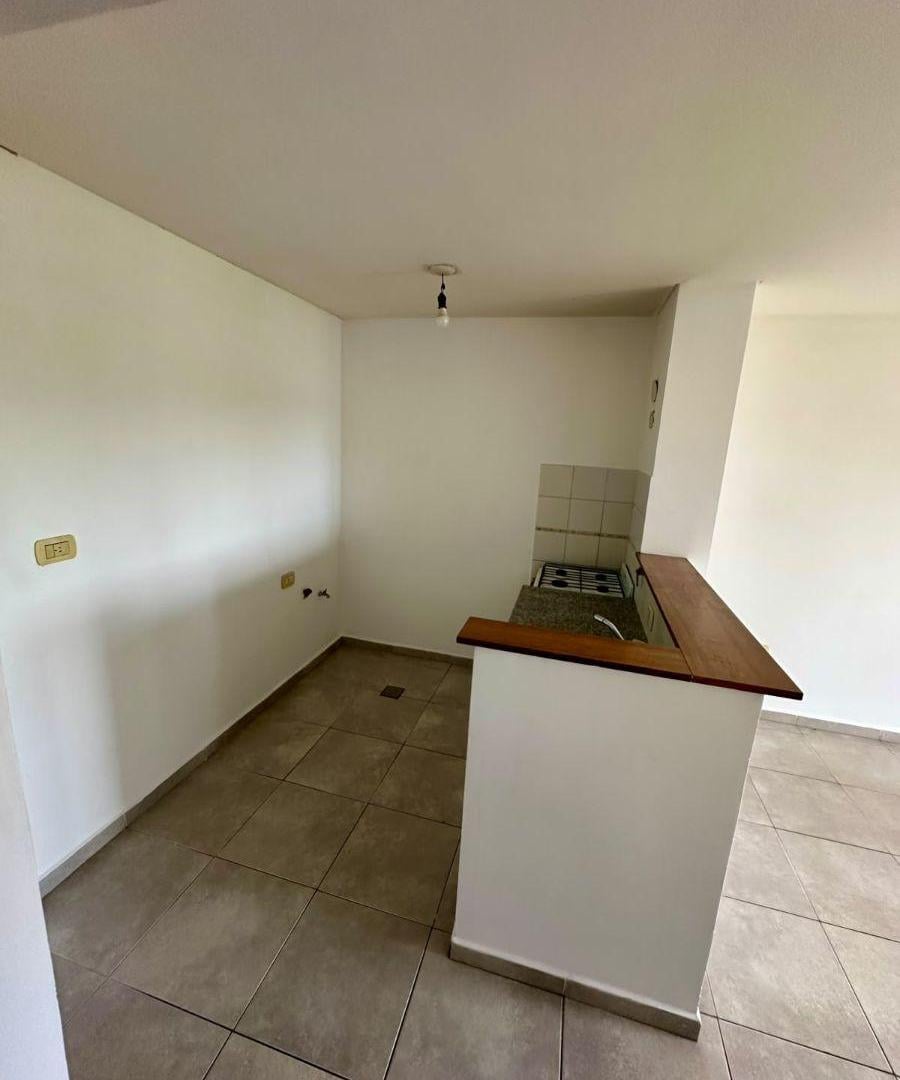 Foto de 2 ambientes al frente con balcón · Último piso con vista al boulevard ·, imagen 2