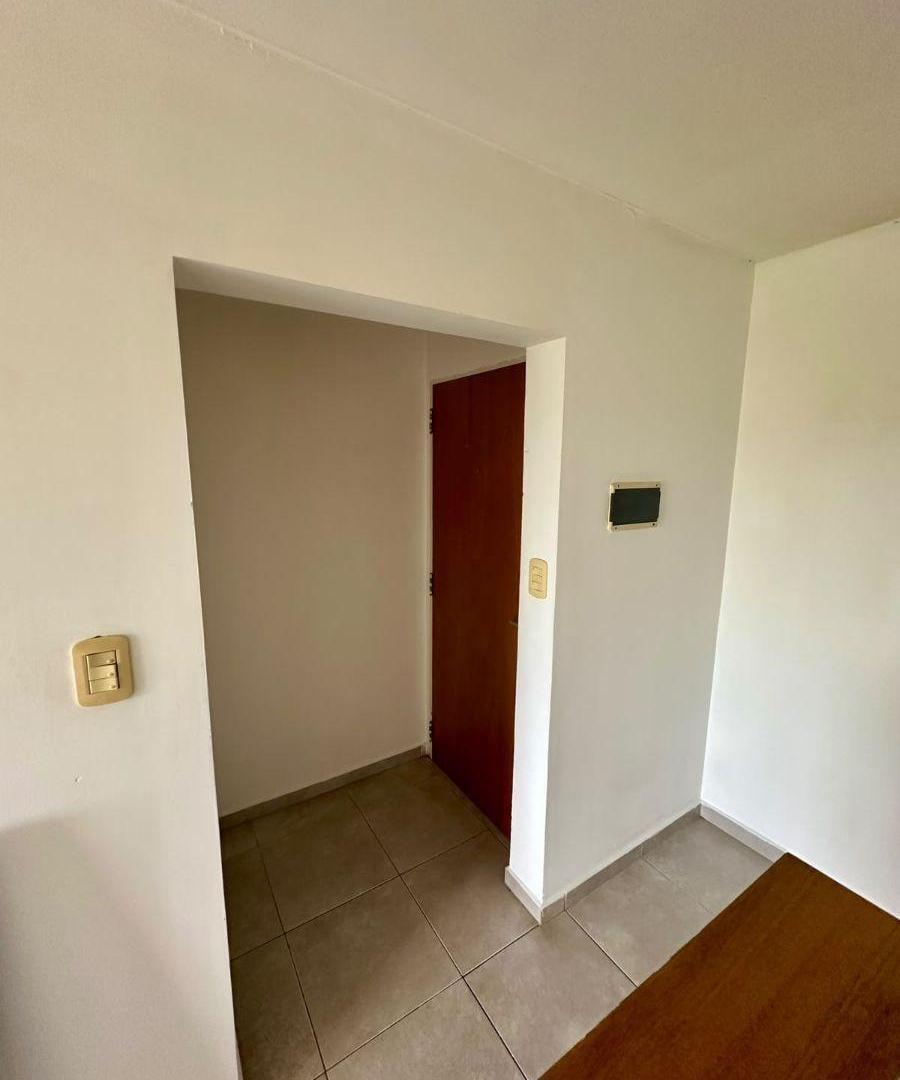 Foto de 2 ambientes al frente con balcón · Último piso con vista al boulevard ·, imagen 1