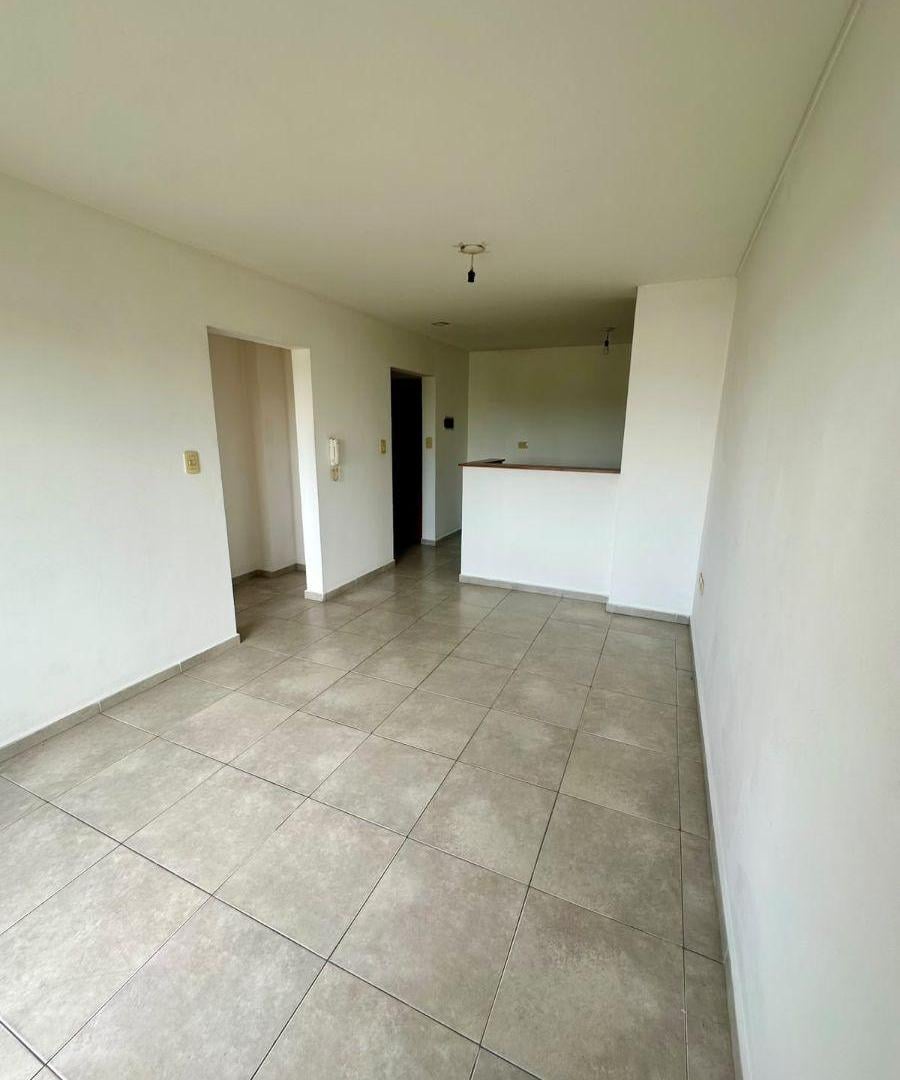 Foto de 2 ambientes al frente con balcón · Último piso con vista al boulevard ·, imagen 5