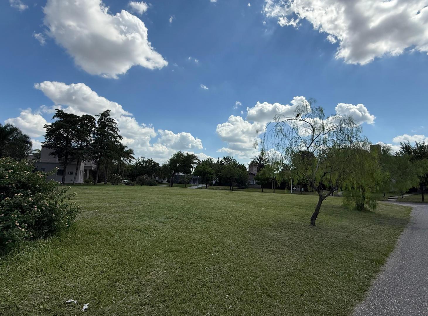 Terreno de 1.050 m² en Country San Isidro – Lote Esquina