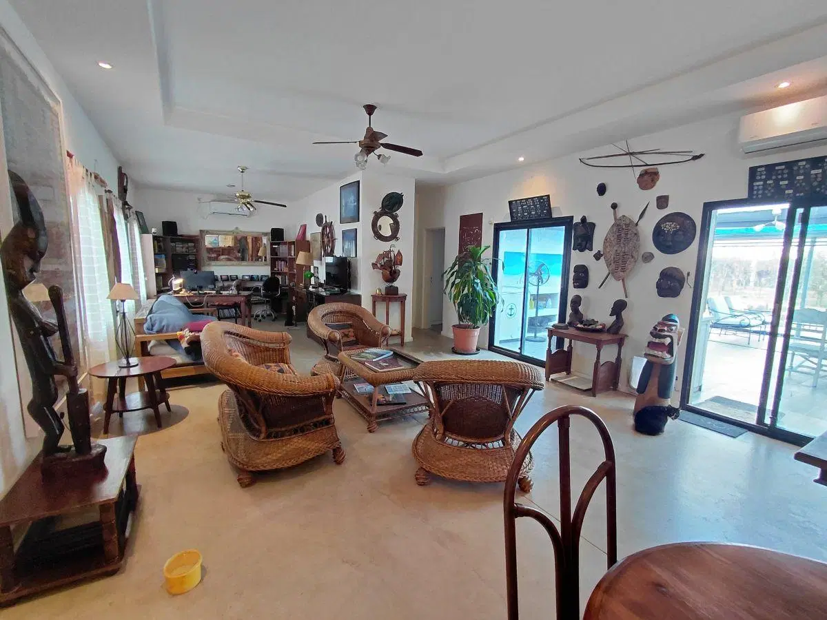 HERMOSA CASA MUY LUMINOSA EN BARRIO LA PAMPEANA, A mts de la Ruta E53 2