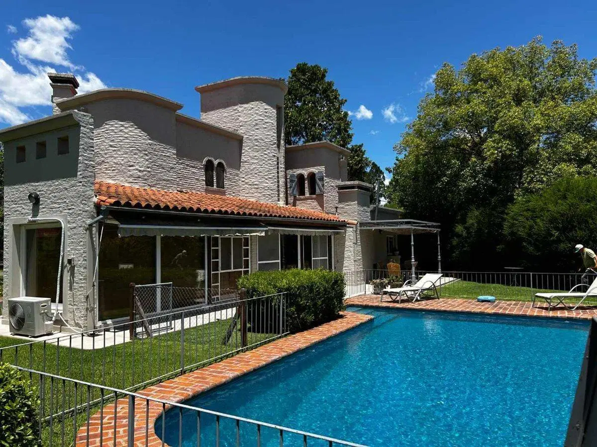 Venta casa 4 amb. c/piscina B° Golfer's Pilar 2