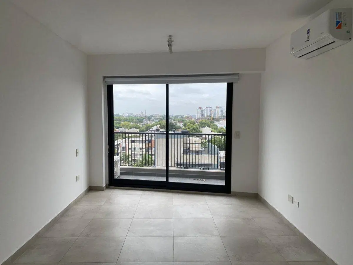Venta depto monoambiente con balcón - Devoto 3