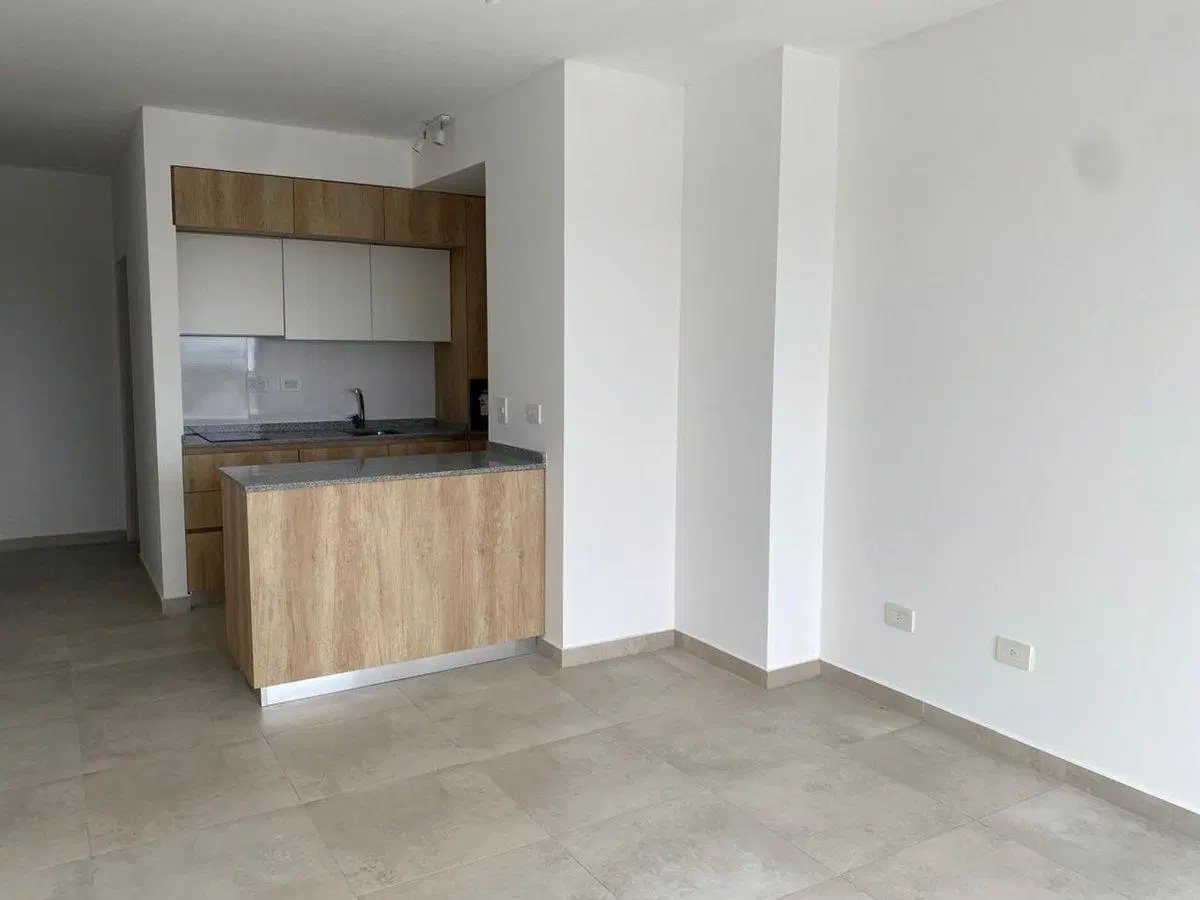 Venta depto monoambiente con balcón - Devoto 4