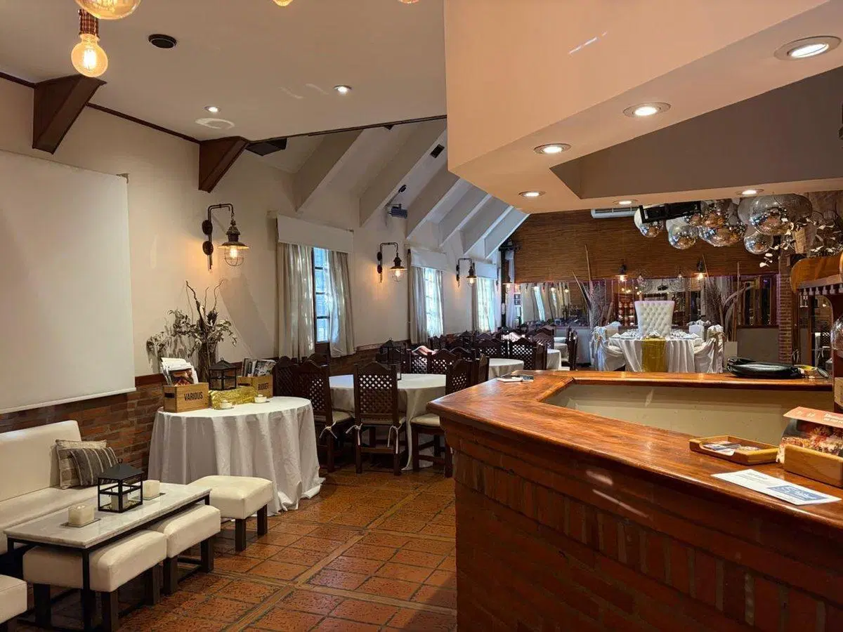 ALQUILER LOCAL EN ESQUINA - HOY SALÓN DE FIESTAS 2