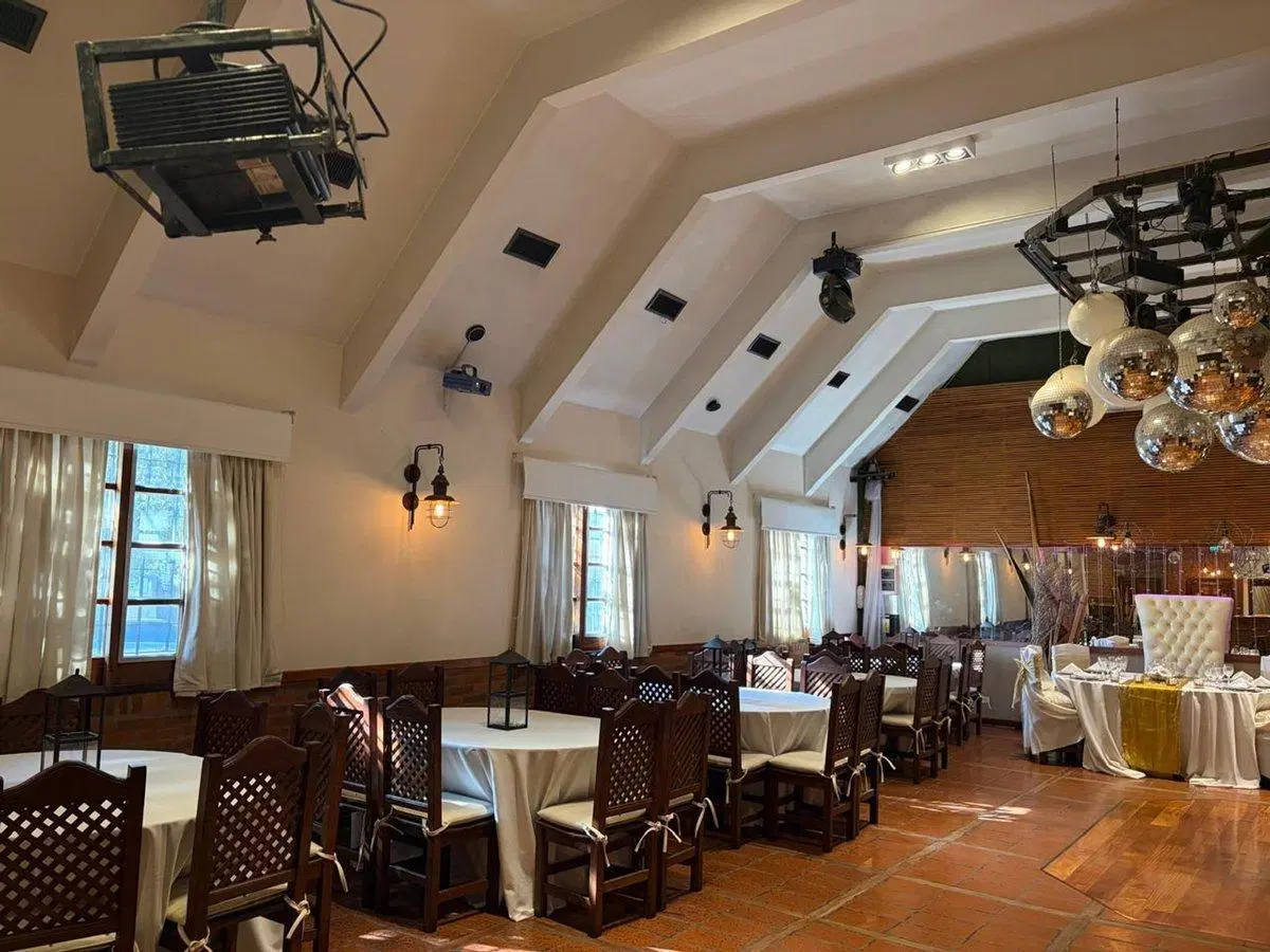 ALQUILER LOCAL EN ESQUINA - HOY SALÓN DE FIESTAS 5