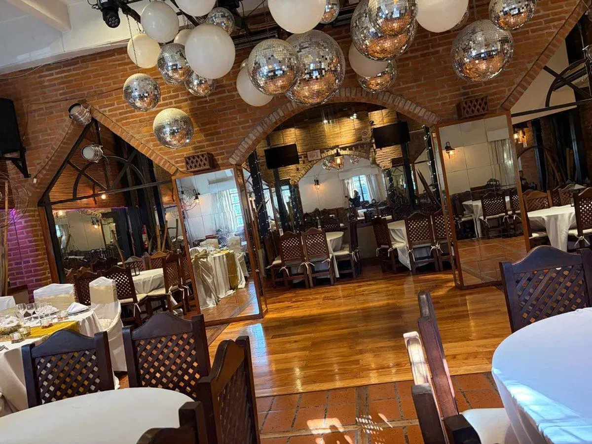 VENTA LOCAL COMERCIAL / HOY SALÓN DE FIESTAS 3