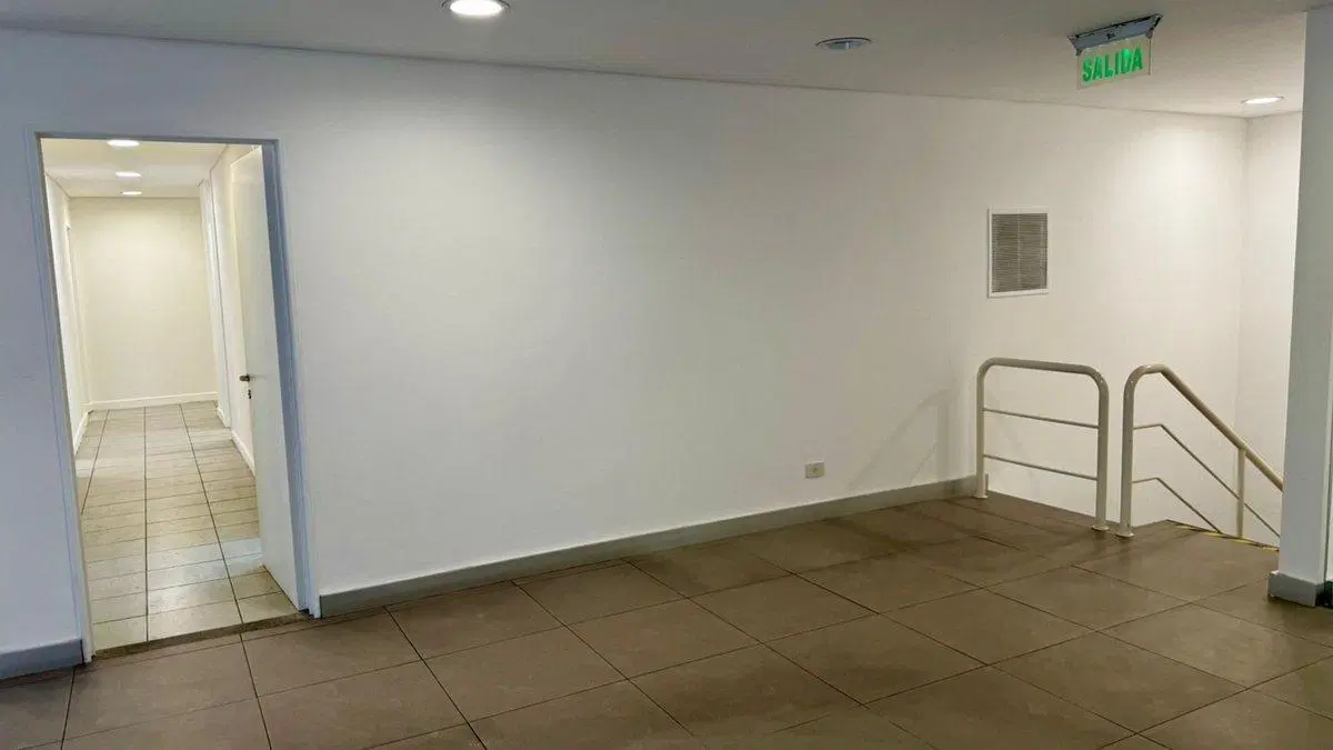 ALQUILER LOCAL COMERCIAL EN ESQUINA - EX BANCO 4