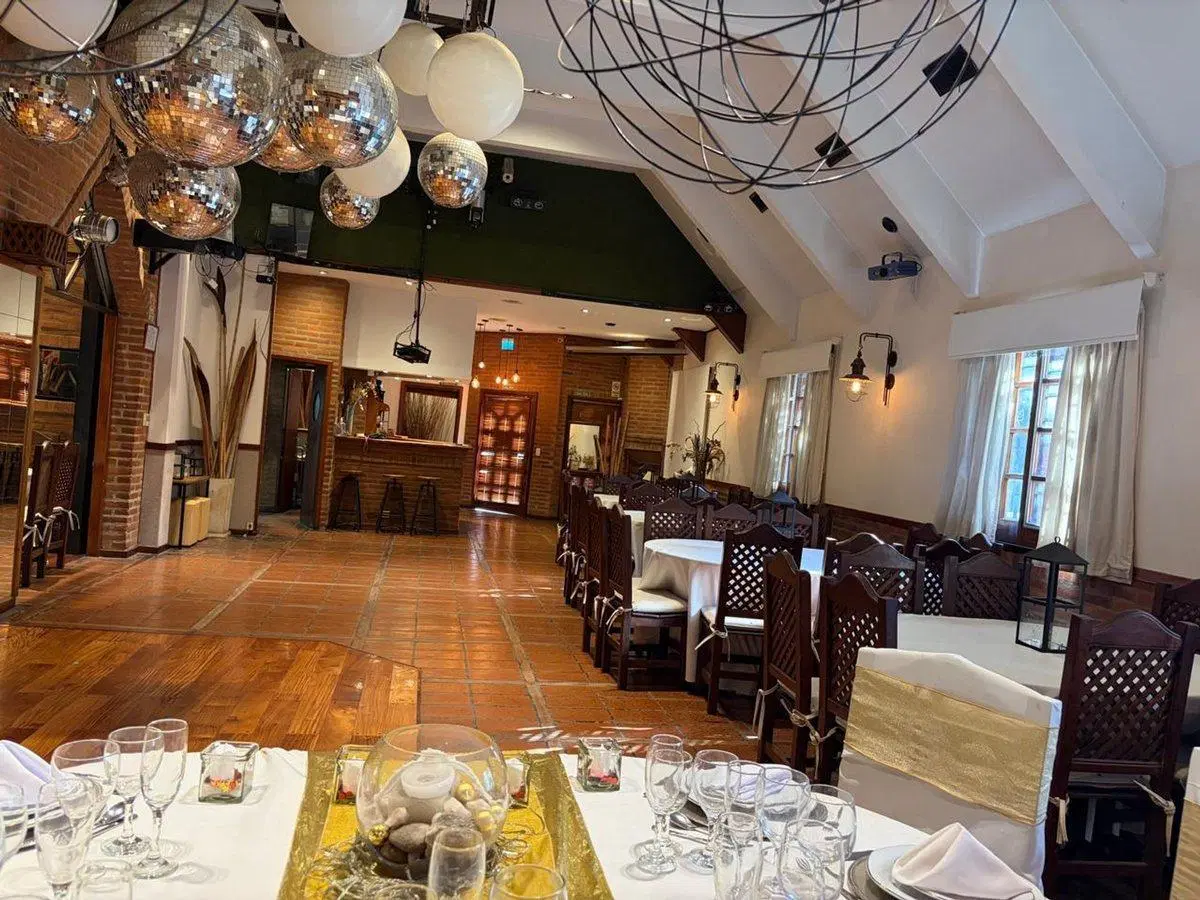ALQUILER LOCAL EN ESQUINA - HOY SALÓN DE FIESTAS 4